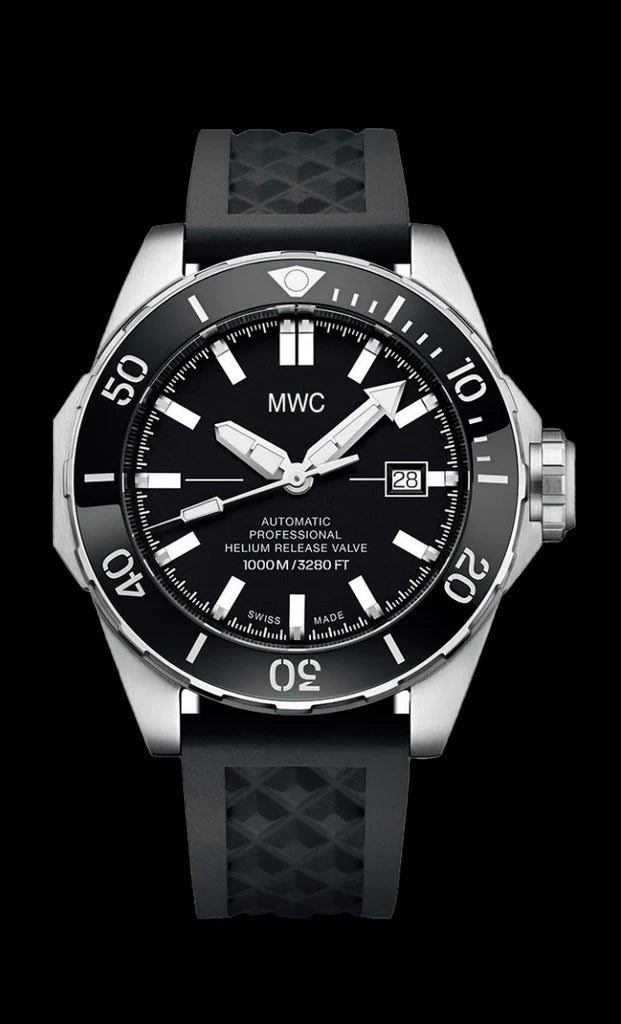 MWC 100atm / 3.280ft / 1000m waterbestendig duikhorloge in roestvrijstalen kast met heliumventiel op siliconen band / 100% Zwitsers gemaakt met een Sellita SW200 26 Jewel automatisch uurwerk