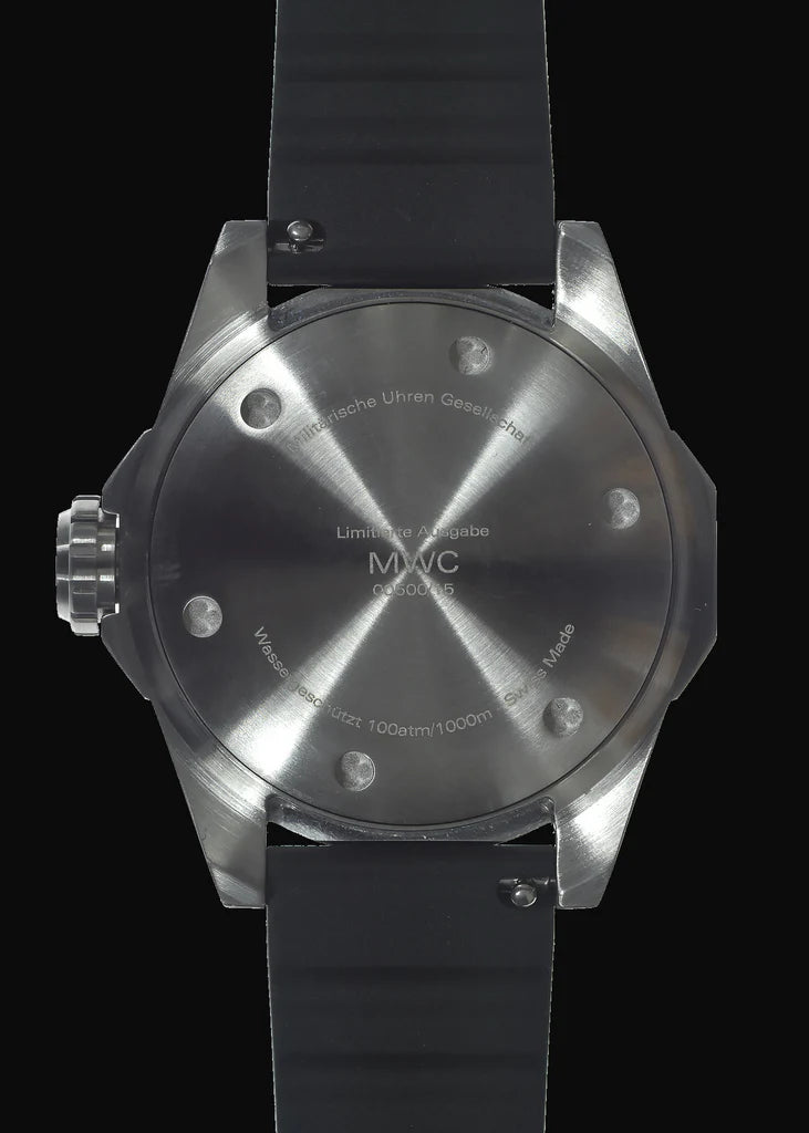 MWC 100atm / 3.280ft / 1000m waterbestendig duikhorloge in roestvrijstalen kast met heliumventiel op siliconen band / 100% Zwitsers gemaakt met een Sellita SW200 26 Jewel automatisch uurwerk