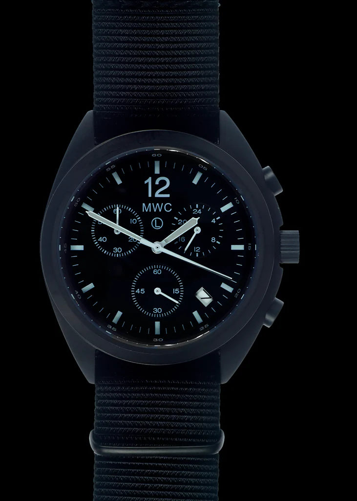 MWC Mechanisch/Quartz Hybride NAVO Patroon Militaire Piloten Chronograaf in niet-reflecterende zwarte PVD afwerking