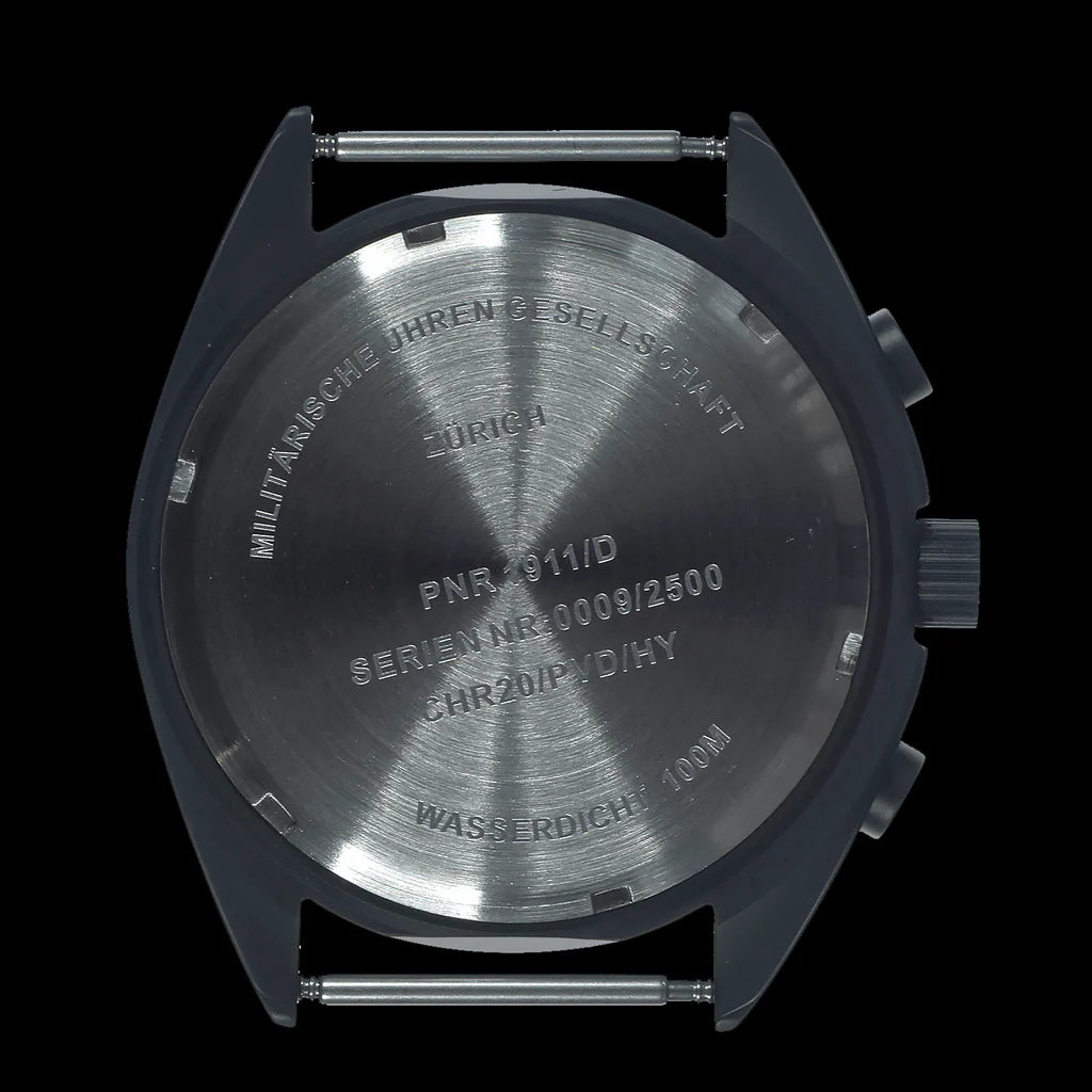 MWC Mechanisch/Quartz Hybride NAVO Patroon Militaire Piloten Chronograaf in niet-reflecterende zwarte PVD afwerking