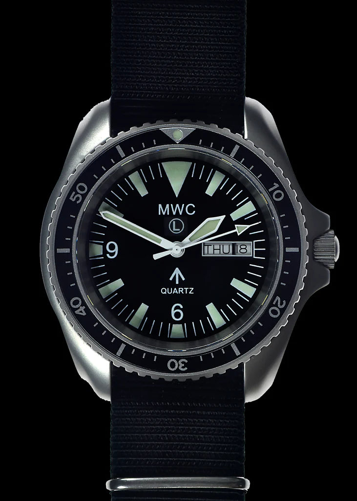 MWC 1999-2001 Pattern Quartz Day/Date Militair Duikhorloge in Covert Black PVD met Saffierglas