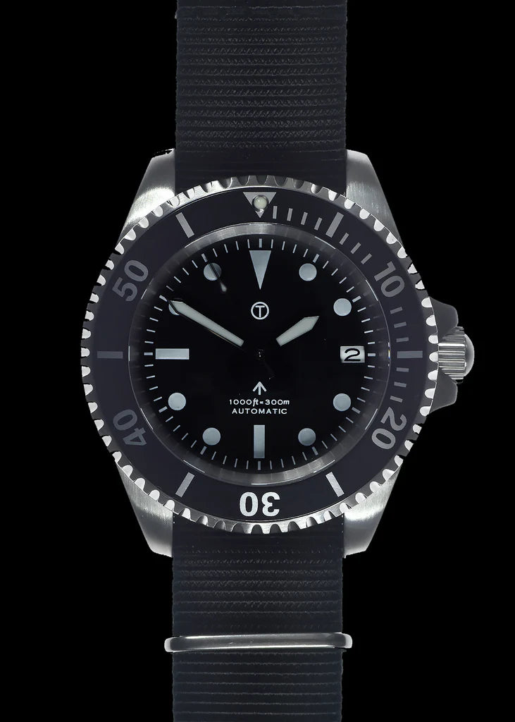MWC 24 Jewel 1982 Pattern 300m Automatisch Militair Duikershorloge met Saffier Kristal op een NAVO Webbing Band (Met Datum)