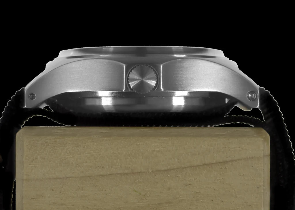 MWC G10 50m (165ft) waterbestendig NATO-patroon militair horloge met satijnen kastafwerking, vaste bandstaven en 60 maanden batterijduur