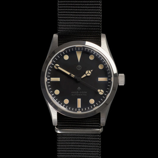 Military Watch Company Klassiek Premium 1950/1960 Horloge met Zwitsers 25 Juwelen Automatisch Uurwerk en Saffier Glas en 2 NATO banden