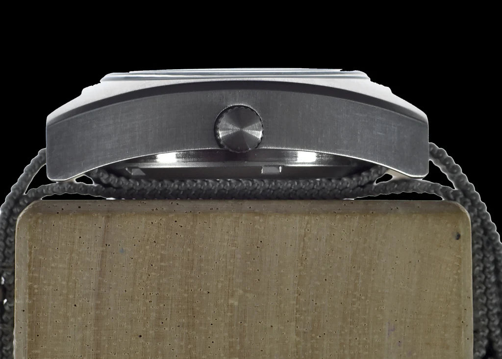 MWC W10 1970's Patroon (merkloze wijzerplaat) Hybride Quartz/Mechanisch Militair Horloge met 100m Waterbestendigheid