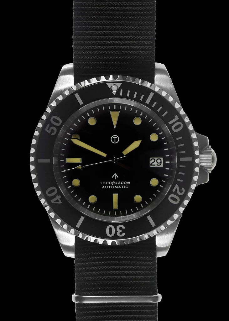 MWC 21 Jewel 1980s patroon 300m automatisch militair duikhorloge met saffierglas en een zwarte en grijze NATO-band