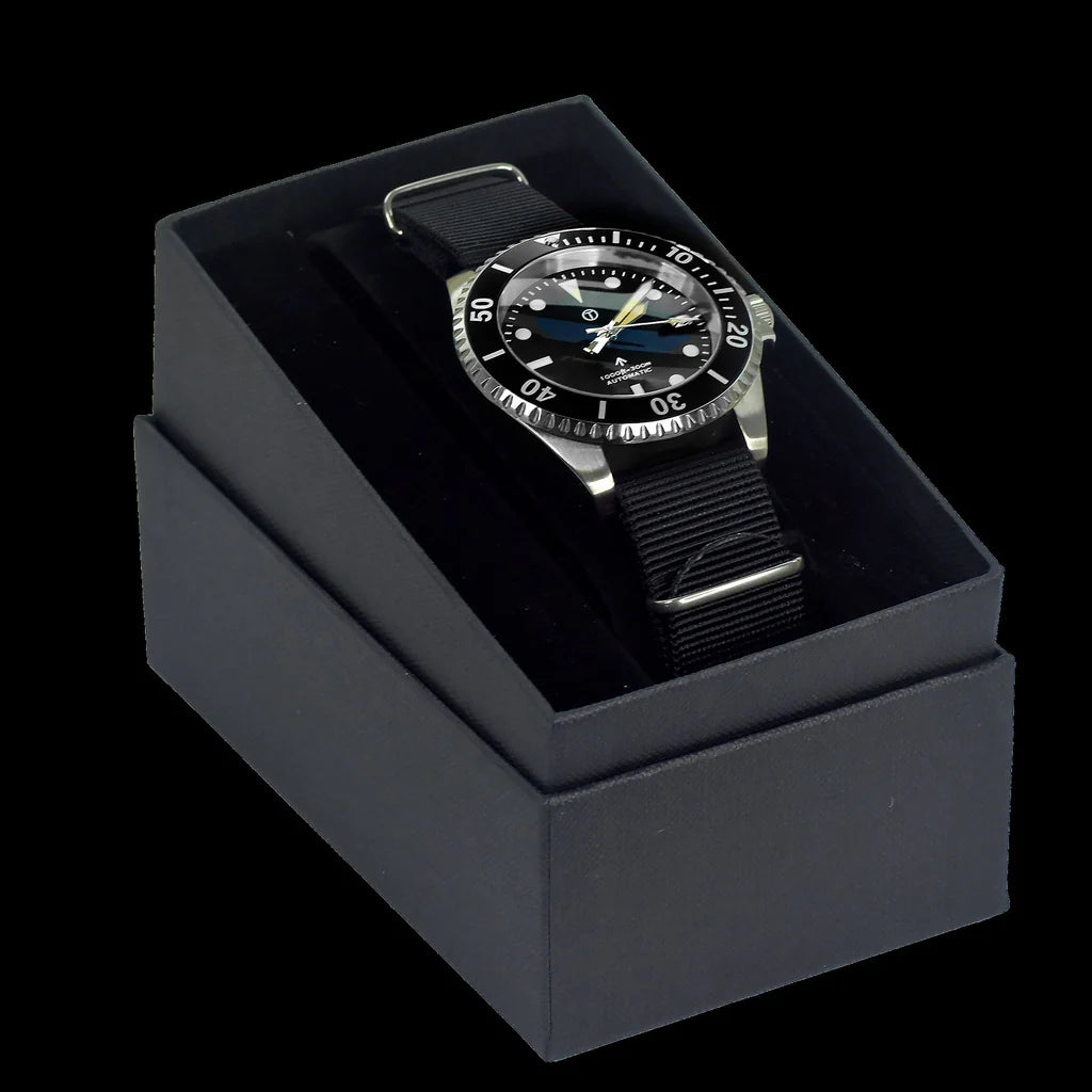 MWC 21 Jewel 1980s patroon 300m automatisch militair duikhorloge met saffierglas en een zwarte en grijze NATO-band