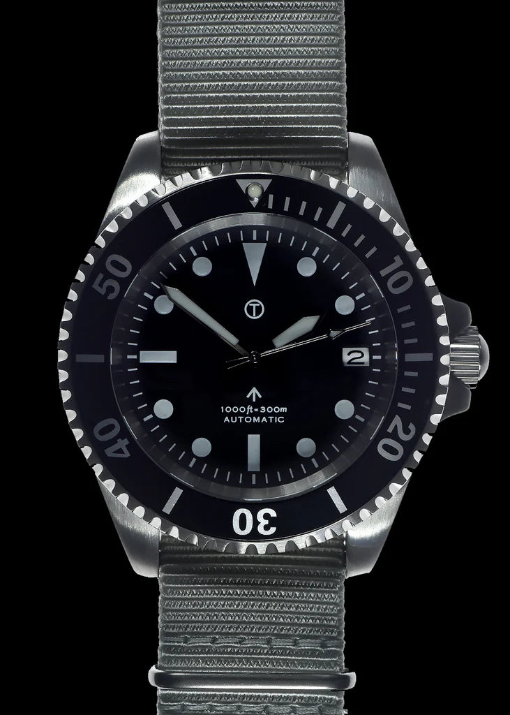 MWC 24 Jewel 1982 Pattern 300m Automatisch Militair Duikershorloge met Saffier Kristal op een NAVO Webbing Band (Met Datum)