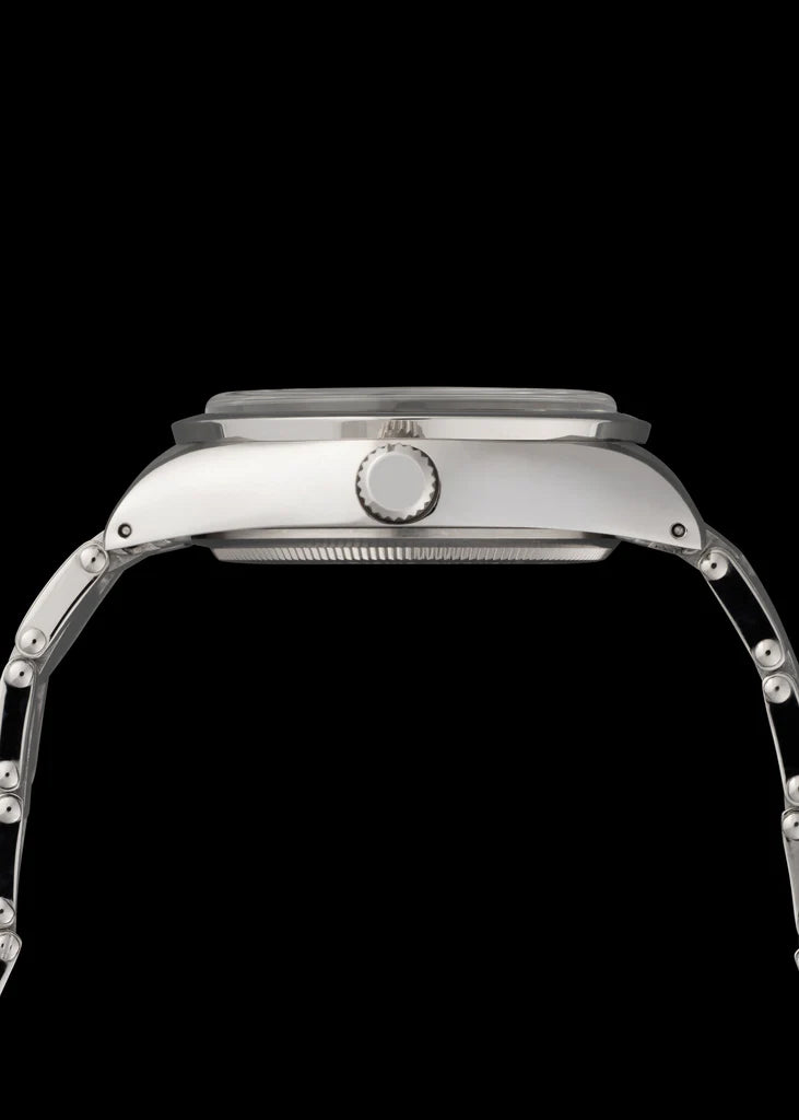 MWC Classic 1950s/1960s patroon 25 juwelen automatisch "Adventurer" horloge met 200m waterbestendigheid en retro lichtgevende verf, saffierglas en 1960s patroon armband