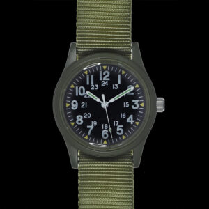 Military Watch Company 1960 / 1970 Classic US Vietnam Horloge "MIL-W-3818B" met Olijfgroene Militaire NATO Band