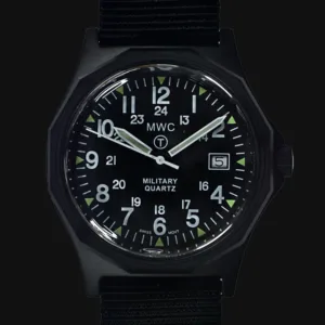 MWC G10 - Remake van het horloge uit de serie 1982 tot 1999 in zwart PVD-staal met 12/24 NATO-wijzerplaatpatroon