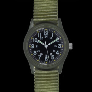 Military Watch Company 1960 / 1970 Classic US Vietnam Horloge “MIL-W-3818B” met Olijfgroene Militaire NATO Band