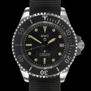 MWC 24 juwelen 1982 patroon 300 m automatisch militair duikershorloge met saffierglas op een NAVO-riem (datumversie)