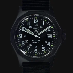 MWC G10 – Remake van het horloge uit de serie 1982 tot 1999 in zwart PVD-staal met 12/24 NATO-wijzerplaatpatroon, plexiglaskristal en batterijklep