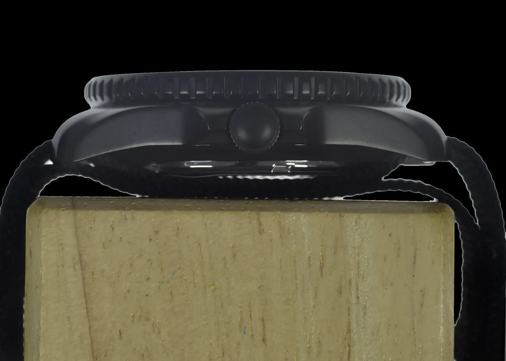 MWC 1999-2001 Patroon Zwart PVD Automatisch Militair Duikhorloge met Retro Lichtgevende Verf, Saffierglas, 60 Uur Gangreserve - Afbeelding 2