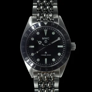 MWC Classic 1960s Pattern Dual Time Zone Divers Watch met Luminova-verf en een hybride mechanisch/quartz-uurwerk op bijpassende armband
