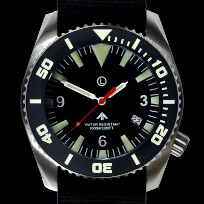 MWC “Depthmaster” 100atm / 3.280ft / 1000m waterbestendig militair duikhorloge in roestvrijstalen kast met heliumventiel (kwarts)