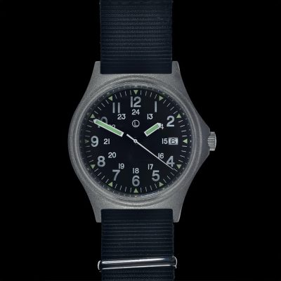 Military Watch Company G10 12/24 NATO Horloge met Datumfunctie en Schroefkroon