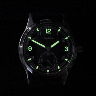 Aeschbach WW2 Pattern German Wehrmacht & Luftwaffe Dienstuhr (Army/Airforce Service Horloge) with a 24 Jewel Swiss Sellita SW216 Movement and a Domed Vintage Box Sapphire Crystal – Authentiek Militair Design