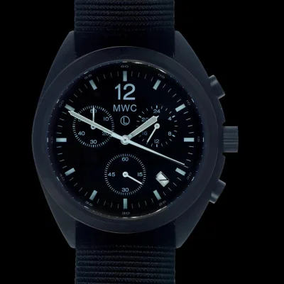 MWC Mechanisch/Quartz Hybride NAVO Patroon Militaire Piloten Chronograaf in niet-reflecterende zwarte PVD afwerking