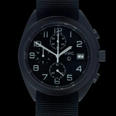 MWC Mechanisch/Quartz Hybride NATO Patroon Militaire Piloten Chronograaf in Niet Reflecterende Zwarte PVD Afwerking met Saffier Kristal