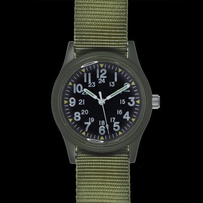 Military Watch Company 1960 / 1970 Classic US Vietnam Horloge "MIL-W-3818B" met Olijfgroene Militaire NATO Band