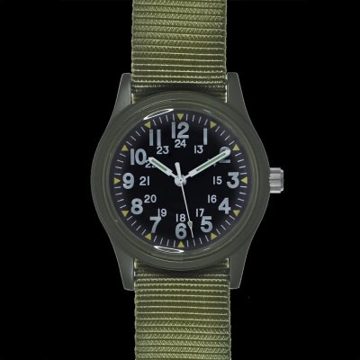 Military Watch Company 1960 / 1970 Classic US Vietnam Horloge “MIL-W-3818B” met Olijfgroene Militaire NATO Band