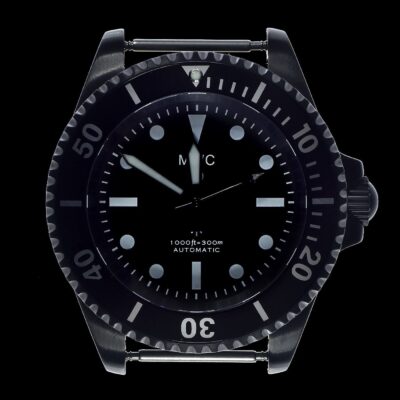 MWC 24 Jewel 1982 Pattern 300m Automatic Militair Divers Horloge in Black PVD with a Sapphire Crystal on a NATO Webbing Strap (Non Date Version) – Authentiek Militair Design