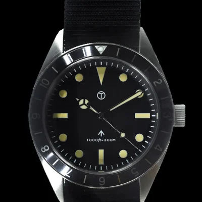 MWC Classic 1960s Pattern Dual Time Zone Divers Watch met Retro Luminova-verf en een hybride mechanisch/quartz-uurwerk