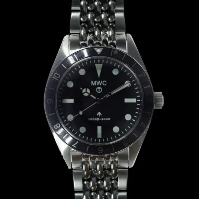 MWC Classic 1960s Pattern Dual Time Zone Divers Watch met Luminova-verf en een hybride mechanisch/quartz-uurwerk op bijpassende armband
