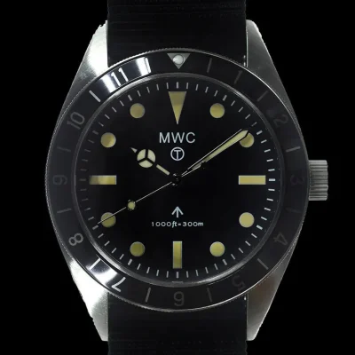 MWC Classic 1960s Pattern Dual Time Zone Divers Watch met Retro Luminova-verf en een hybride mechanisch/quartz-uurwerk