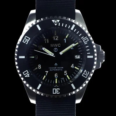Military Watch Company 24 Juwelen 300m Duikers Horloge met Schroefkroon en Secondestop